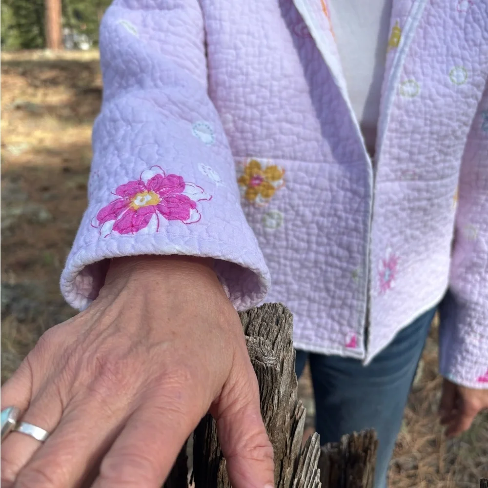 Upcycled from a quilt pastel pink and flower crop jacket - Picture 4 of 11